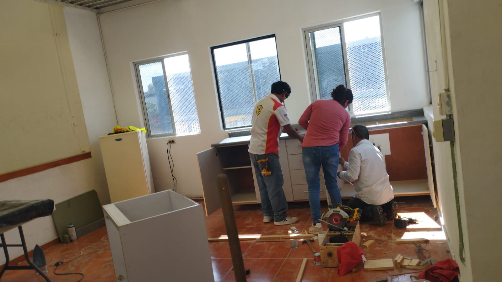 Adecuaciones en el interior de sucursal APYMSA