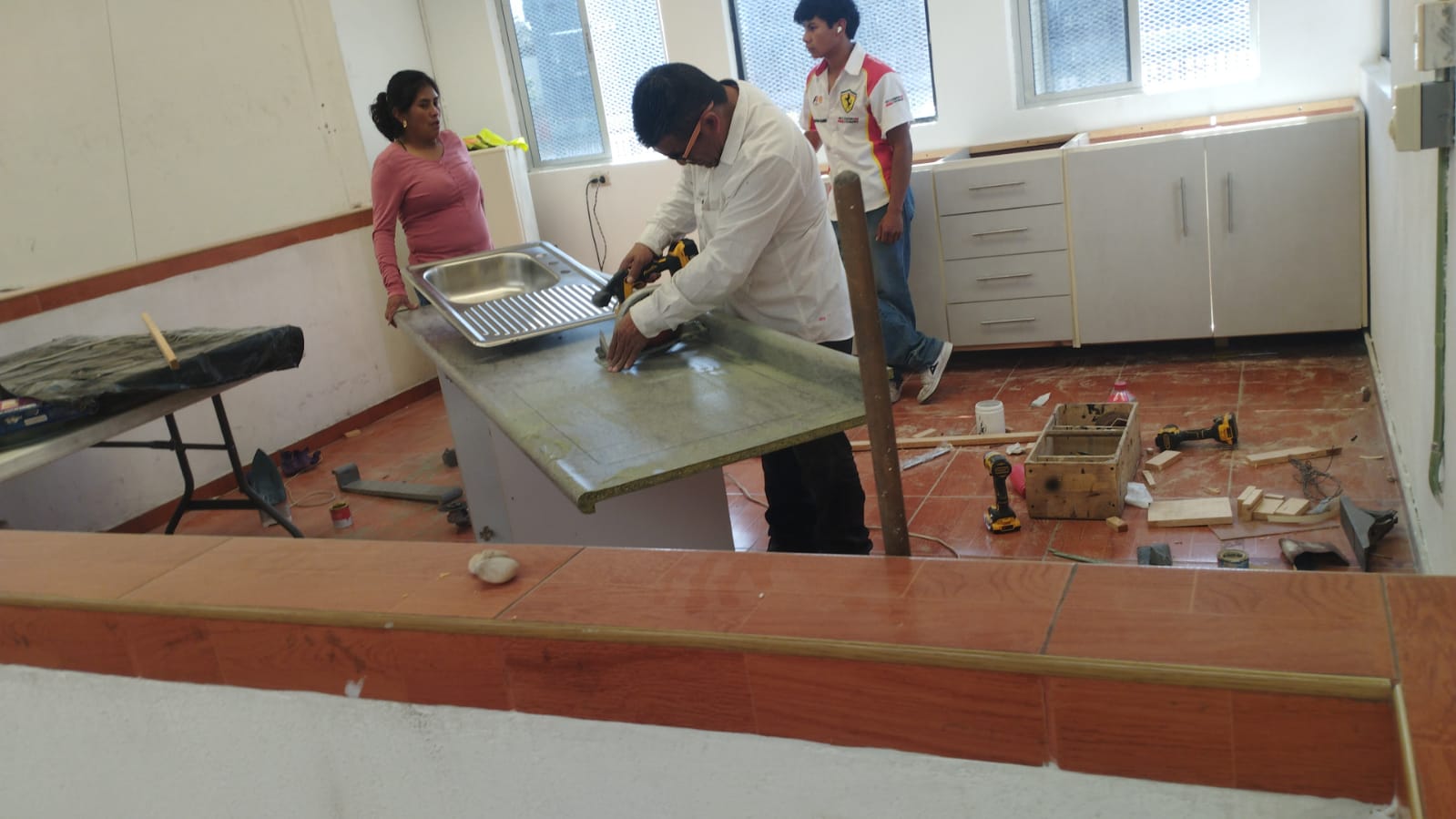 Instalación de mobiliario en sucursal APYMSA