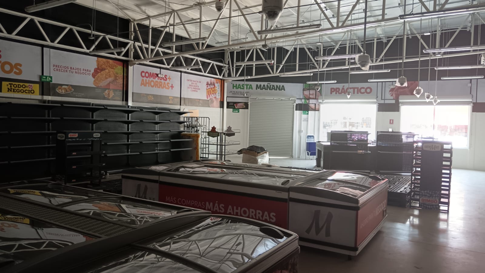 Vista interior de tienda CarneMart en Pomoca