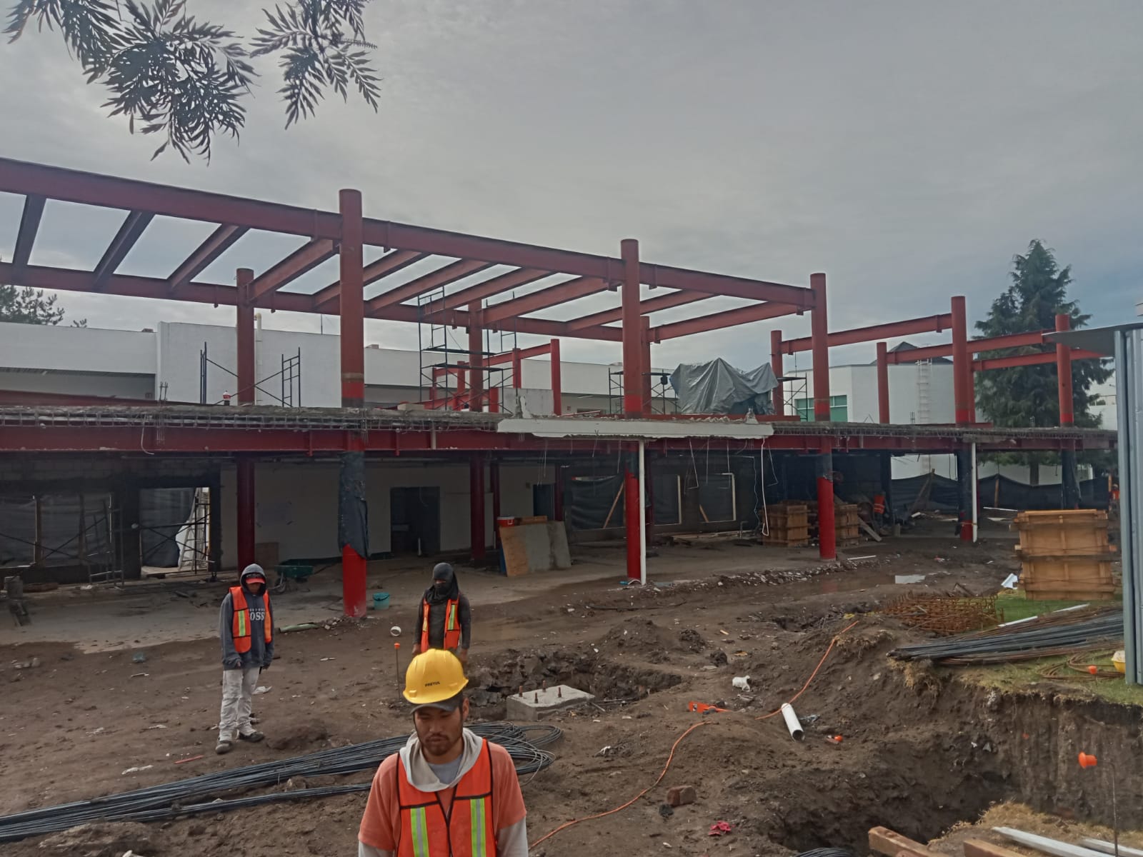 Avance de obra civil y estructura metálica